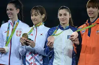 Siegerehrung im Taekwondo 2016: rechts Panipak Wongpattanakit mit Bronze. 2014 war sie Jugend-Olympiasiegerin