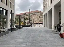 Blick vom Helmut-Kohl-Platz in Richtung Bahnhofsplatz (Juli 2021)