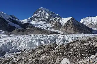 Der Takargo oder Dragkar Go von Südosten mit seinem Vorgipfel Dragkar Go East 6.152m