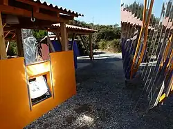 Scheffler-Spiegel mit Sekundärspiegel und stationärer Kochstelle