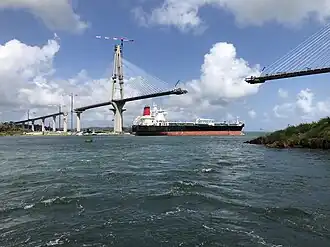 im Bau befindliche Brücke über den Panamakanal (2018)
