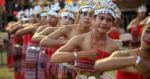 Tebe-Tänzerinnen in Atambua, Westtimor