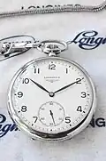 Diese Longines-Taschenuhr entspricht weitgehend dem Modell von Albert Einstein.[28]