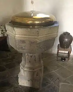 Taufbecken aus Blaustein