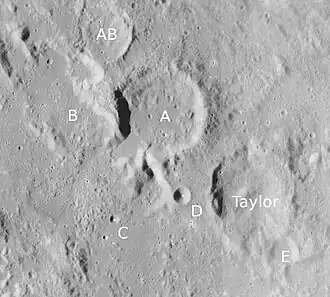 Taylor mit Nebenkratern (LROC-WAC)