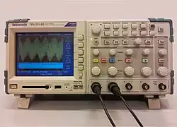 Digital-Oszilloskop zur Messung und Darstellung elektrischer Spannungen