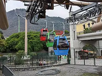 Teleférico, der Orizaba mit der Spitze des Cerro del Borrego (im Bildhintergrund) verbindet