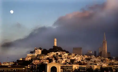 Telegraph Hill von einem Boot in der San Francisco Bay