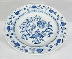 indianischen Blumen, (Unterglasur blau) KPM Berlin, 1849–1870 mit Besitzermarke der Kaiserin Auguste Victoria