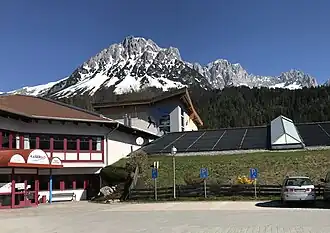 Tennishalle Kaiserbad, Drehort der Klinik-Innenaufnahmen in Der Bergdoktor