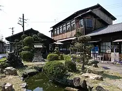 Dienstgebäude mit Gartenanlage