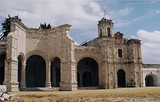 Capilla abierta und Kirchenfassade
