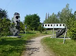 Verschiedene Exponate im Tertiärwald in Wackersdorf