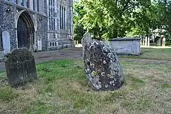 Der Stein in seinem Umfeld