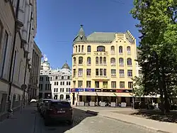 Das Haus der Großen Gilde (links) und das Katzenhaus