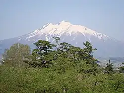 Der Iwaki (Vulkan) von der Burg Hirosaki aus gesehen