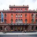 Eingang des Public Theater in der ehemaligen Astor Library