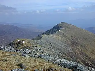 Der Creag a’ Mhaim, vom westlich benachbarten Druim Shionnach gesehen