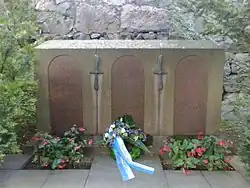 Das Grab von Durchman, Mikkola und Leijer auf dem Friedhof Hietaniemi Helsinki