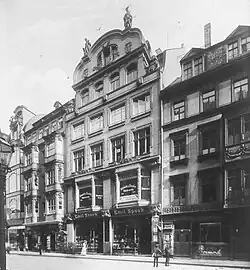 Die Südseite mit dem Thomas-Haus (nach 1908)