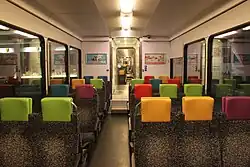 Ein Stadler-GTW-Triebwagen mit dem Sitzteiler 3+2