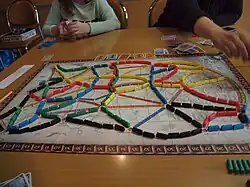 Typische Spielsituation bei fünf Mitspielern kurz vor Ende des Spiels