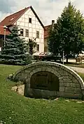 Der wiedererrichtete „alte“ Dorfbrunnen, genannt Der Born