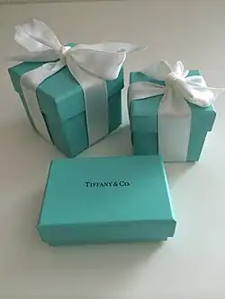 Die Tiffany Blue Box ist die charakteristische Geschenkverpackung des Unternehmens.