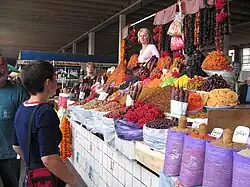 Obststand in einer Tifliser Markthalle