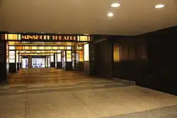 Die Minskoff Theatre Passage im Erdgeschoss zwischen der 44th und 45th Street