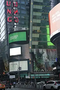 Frühere Werbetafeln an der Nordostecke (2021).