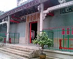 Eingang mit Schutzzaun