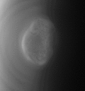 Der Wolkenwirbel am Südpol dreht sich (Cassini 2012).