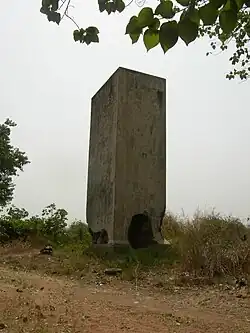 Fundament der Haltetrossen mit Sprenglöchern