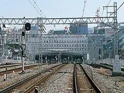 Zufahrt zum Tōkyū-Bahnhof