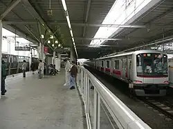 Bahnsteig der Tōyoko- und Meguro-Linie