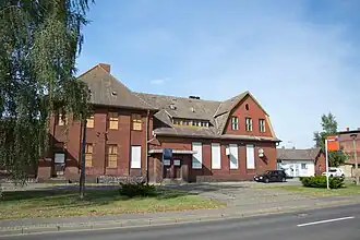 Empfangsgebäude, Straßenseite (2012)