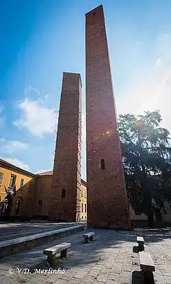 Torre del Maino, Piazza Leonardo da Vinci.
