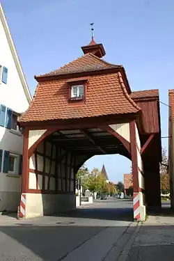 Torhaus in Altenmuhr, das Wahrzeichen der Gemeinde Muhr