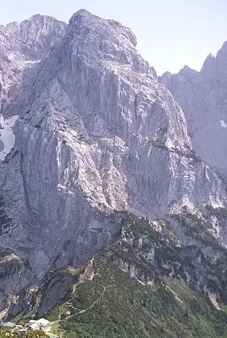 Totenkirchl von Norden mit Normalweg ab Stripsenjoch