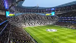 Choreographie der Tottenham-Fans auf dem South Stand beim Viertelfinale der UEFA Champions League 2018/19 gegen Manchester City (April 2019)