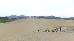 Ein Foto, dass die Sanddünen der Stadt Tottori zeigt.