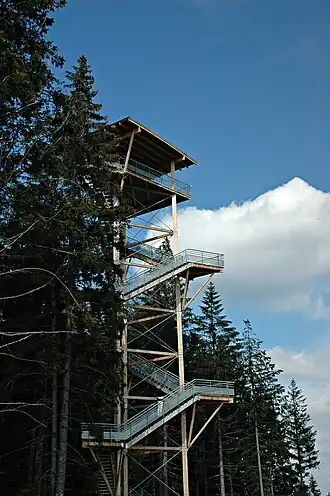 Der Aussichtsturm des Mont Bessou