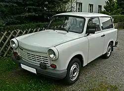 Trabant 1.1 Universal mit neuem Frontgrill und höherer Motorhaube