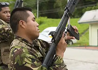 Galil mit vertikalem Spannschieber für beidhändige Bedienung