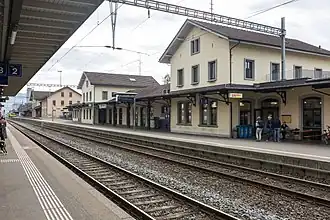 Bahnhofgebäude und Hausperron (2018)