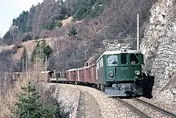 Ge 4/4I 608 vor einem Güterzug, 1985
