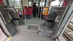 Fahrgastraum über einem Triebdrehgestell mit Führerstand