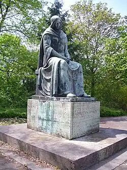 Die Trauernde Noris auf dem Westfriedhof