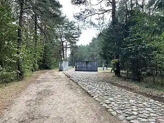 Symbolisches Tor am Eingang